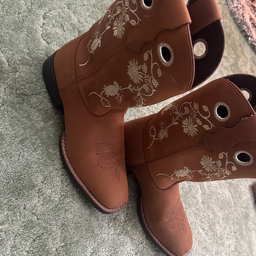 Women's Brown Embroidered Cowboy Boots - image 3